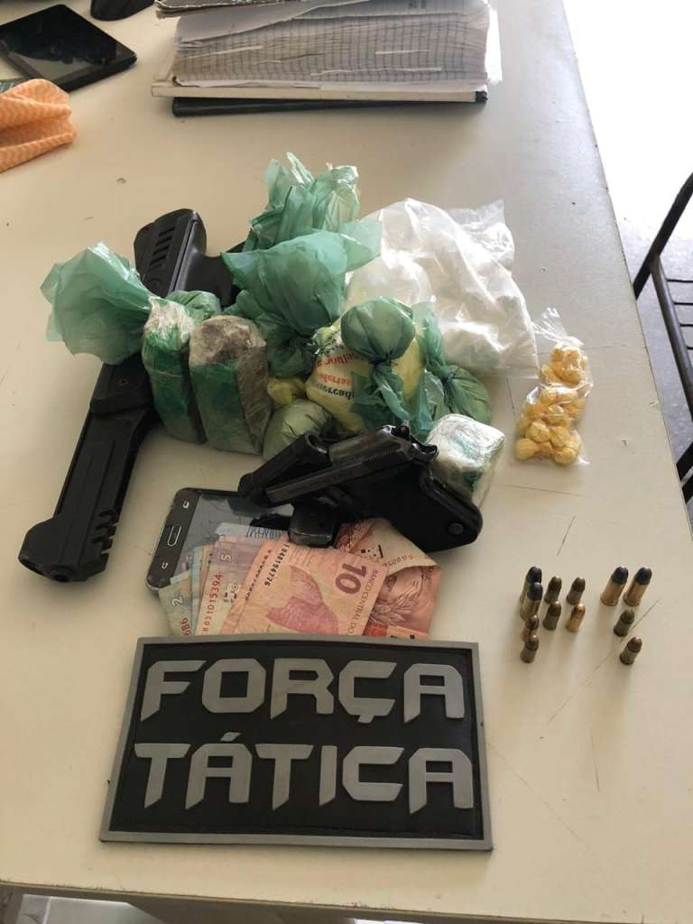 Pmce Apreende Arma De Fogo Drogas E Moto Roubada Casal Em Caucaia