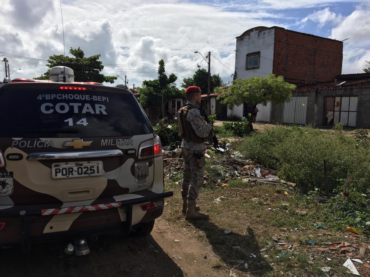 PMCE realiza operação contra grupos criminosos em bairros de Fortaleza