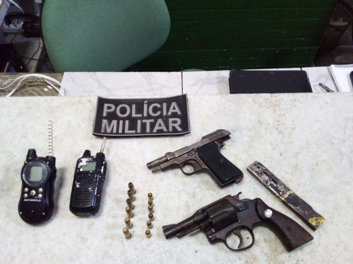 Pmce Prende Homem Armas De Fogo E Radiocomunicadores No Vicente