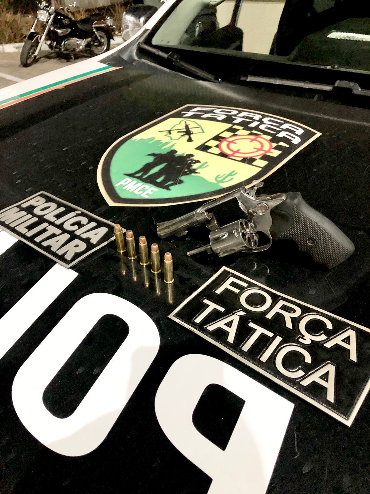 Suspeito Armado Em Carro Preso Pela Pmce Na Paupina Pol Cia Militar