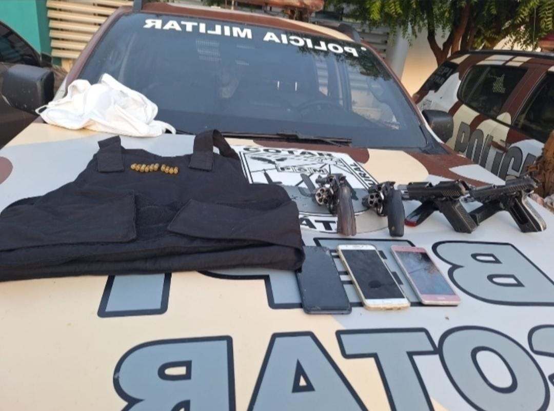 Pmce Captura Cinco Homens E Apreende Armas De Fogo Muni Es E Colete